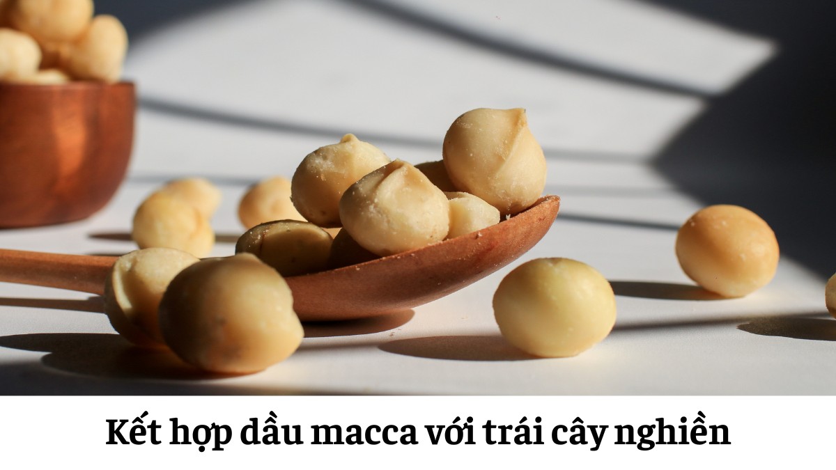 Mẹ có thể trộn dầu macca vào chuối, bơ, lê, táo nghiền… Đây là sự kết hợp vừa ngon miệng, vừa tốt cho hệ tiêu hóa của bé