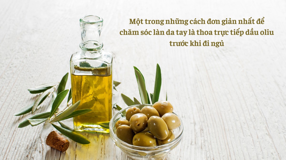 Một trong những cách đơn giản nhất để chăm sóc làn da tay là thoa trực tiếp dầu oliu trước khi đi ngủ