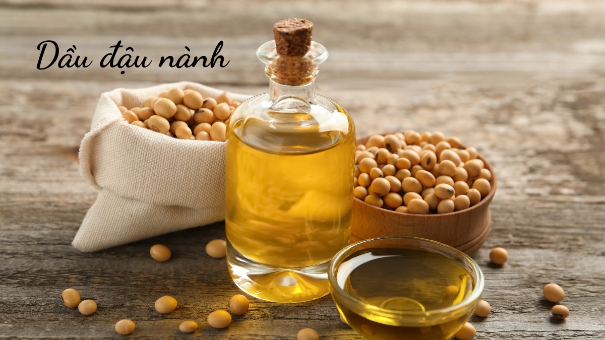 Dầu đậu nành chứa nhiều omega-6, protein thực vật và vitamin E, phù hợp để bổ sung năng lượng và hỗ trợ tăng cân cho bé