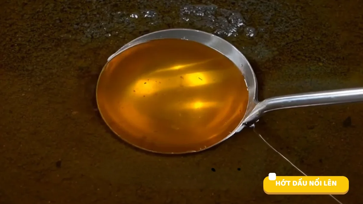 Hớt phần dầu nổi lên