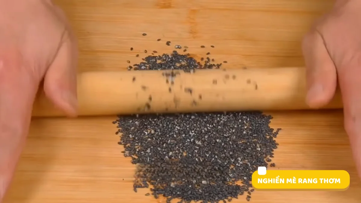 Nghiền phần mè đã rang thơm
