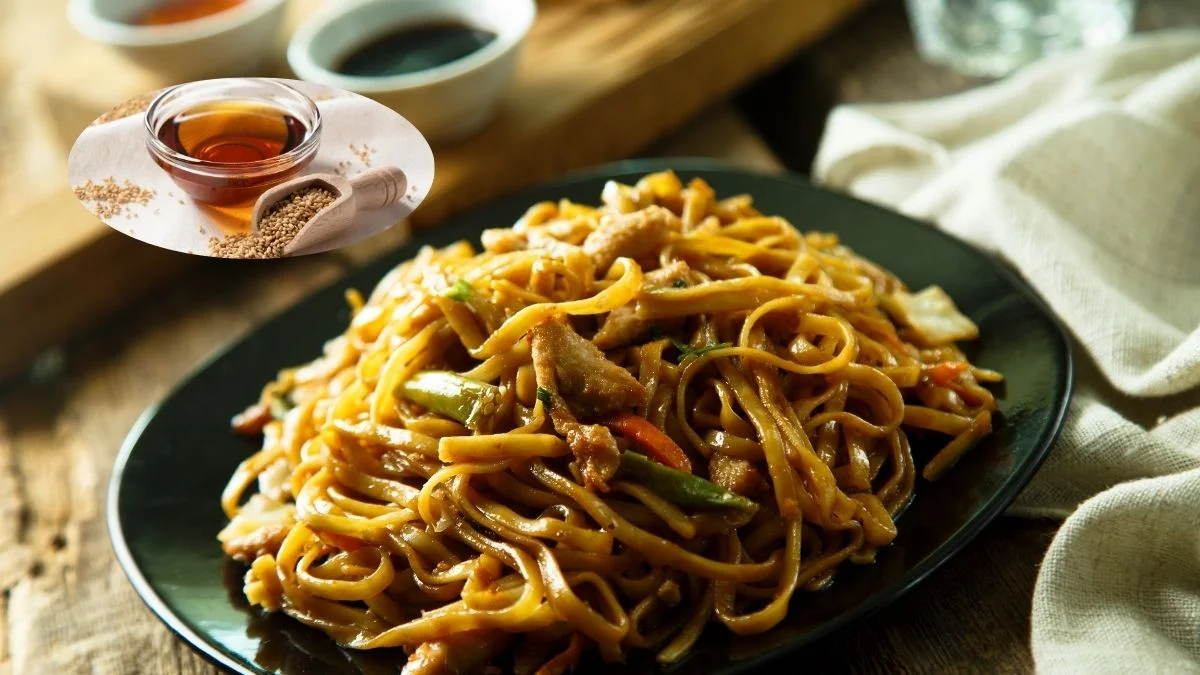 Rưới dầu mè lên mì, bún, phở, giúp cọng mì được béo thơm